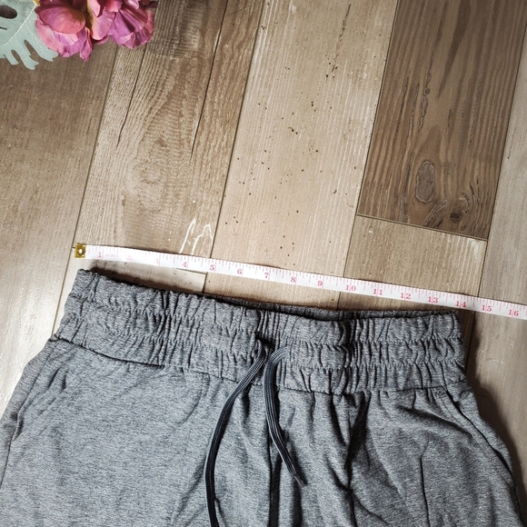 Activ8 Women's Gray Sweatshort Workout Shorts with Drawstring Size Medium NWOT - Picture 9 of 12